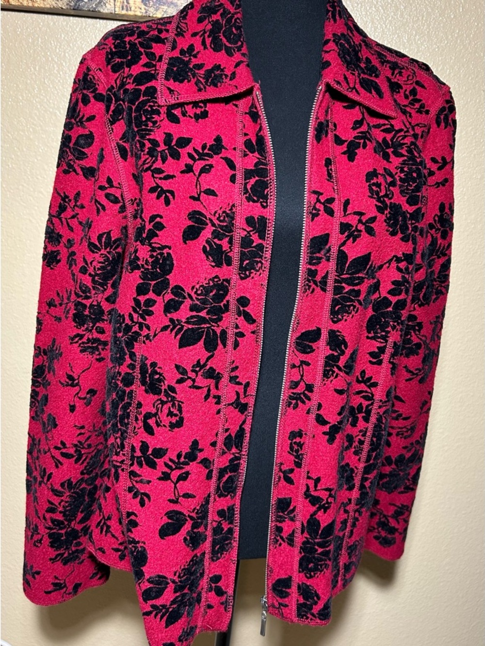 Vintage Sara Isabella Red and Black Flocked Floral Zip-Front Jacket Blazer